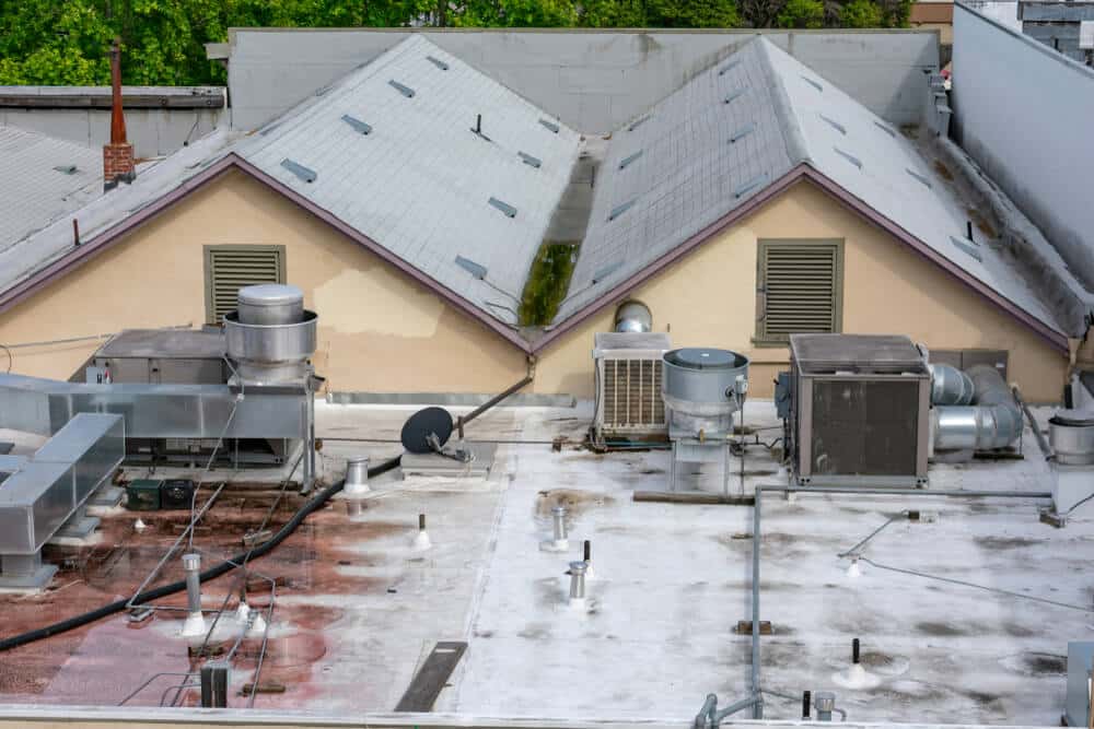 spot-damage-to-a-commercial-roof